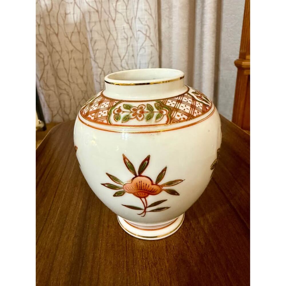 Vintage Andrea by Sadek Hand Painted White Gold Decorative Ginger Jar 8” - Picture 2 of 3